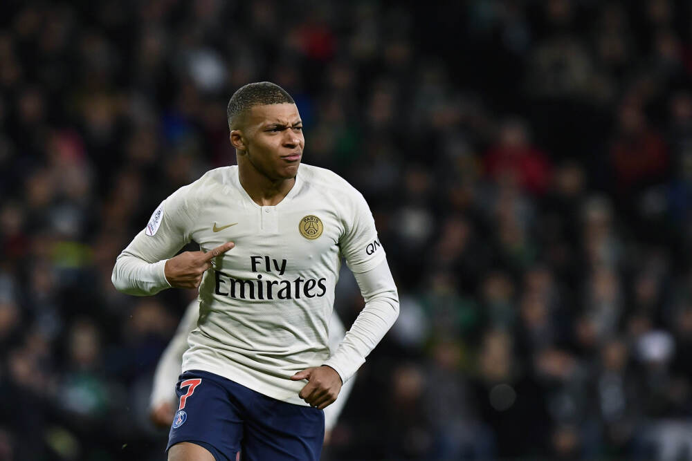 开局火力挺猛！爱德华兹打满首节7中5砍14分 另有3抢断&三分4中2